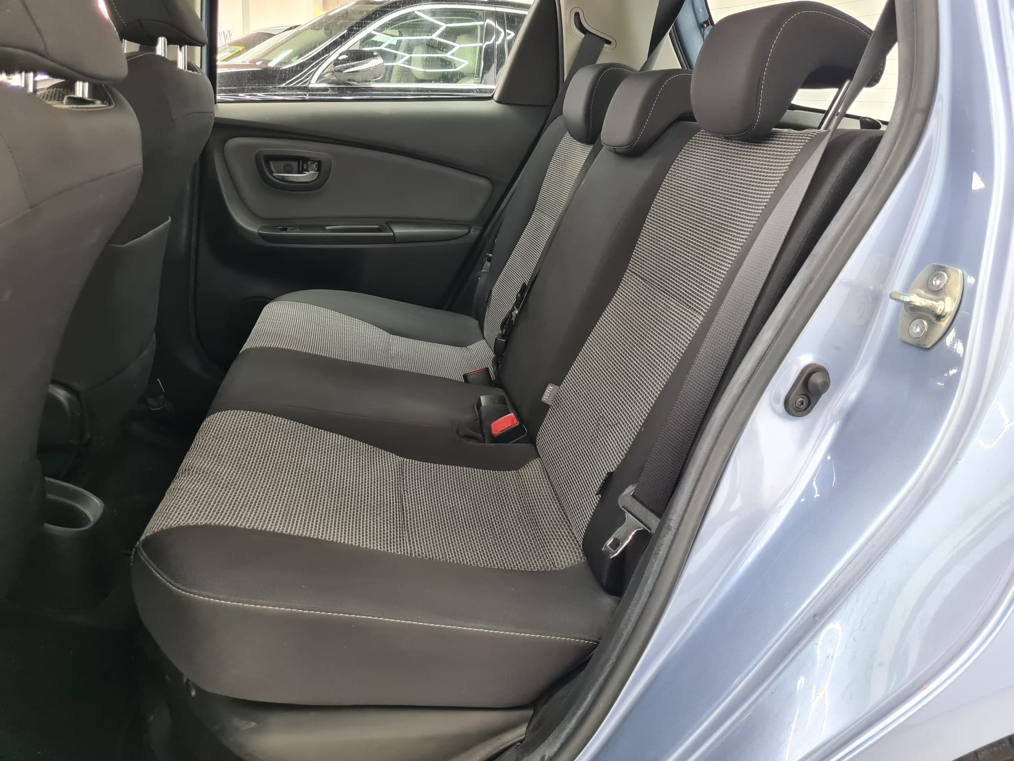 Toyota Yaris - Foto 8