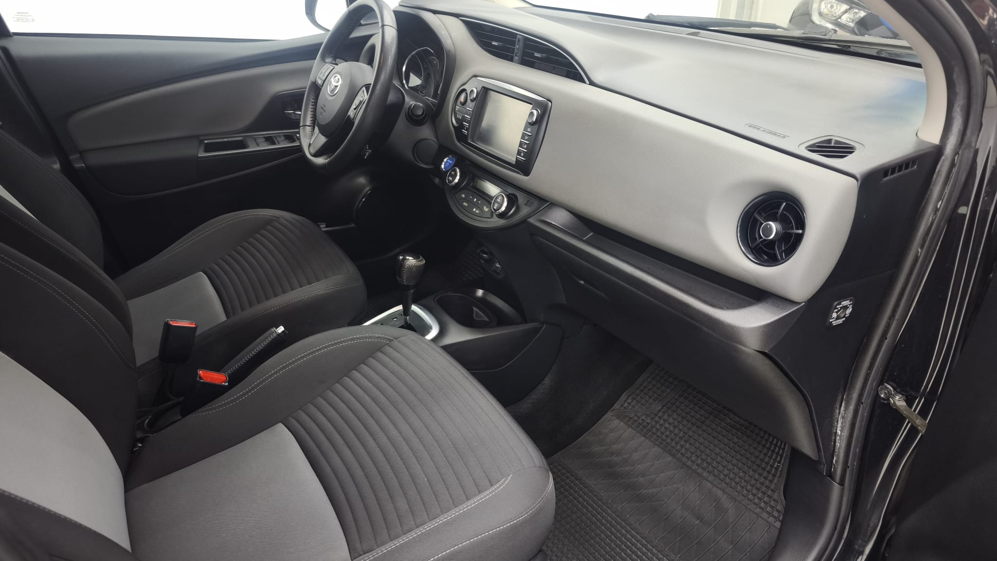 Toyota Yaris - Foto 5