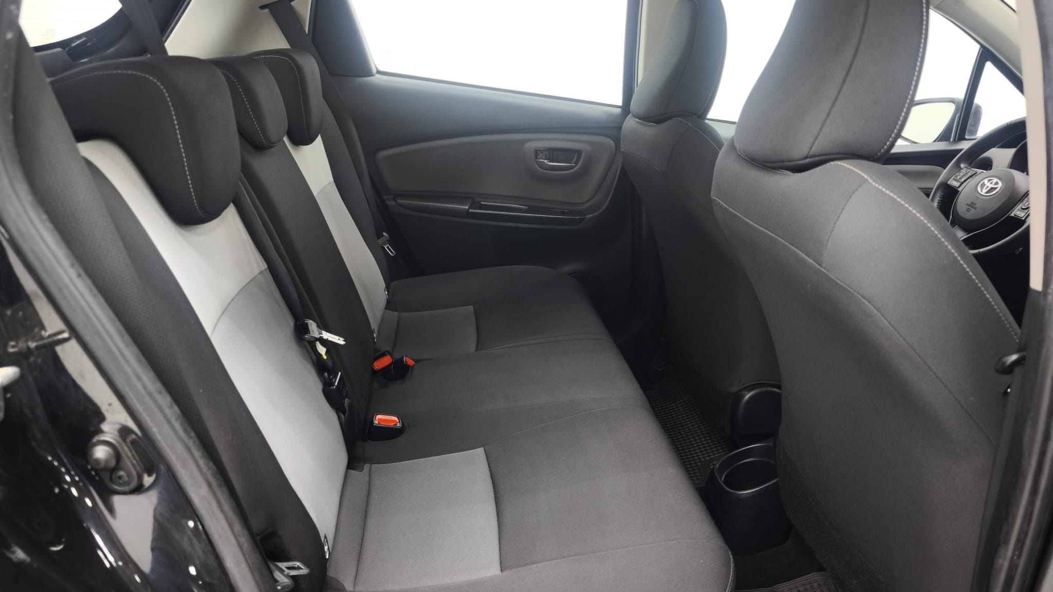 Toyota Yaris - Foto 10