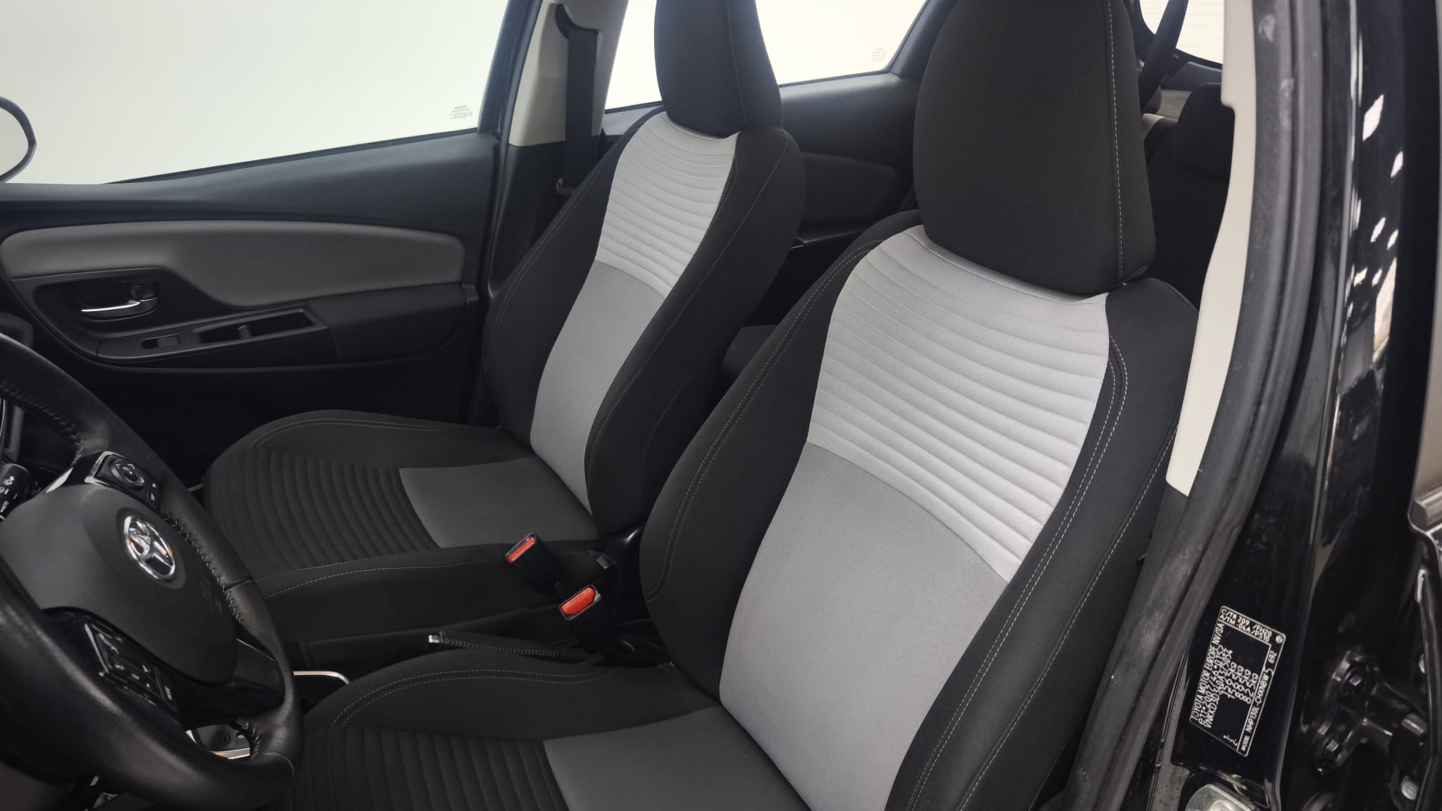 Toyota Yaris - Foto 4
