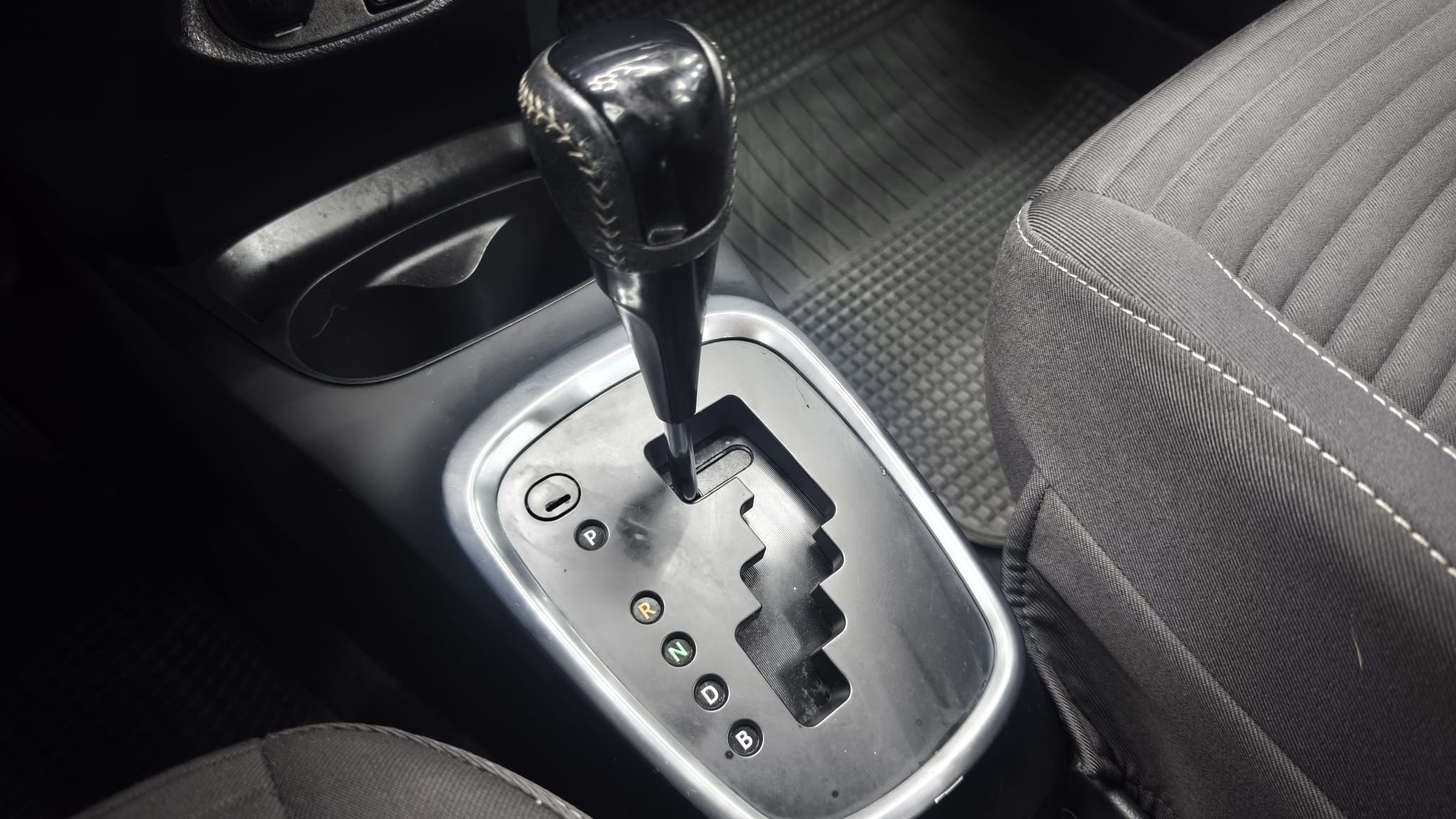 Toyota Yaris - Foto 7