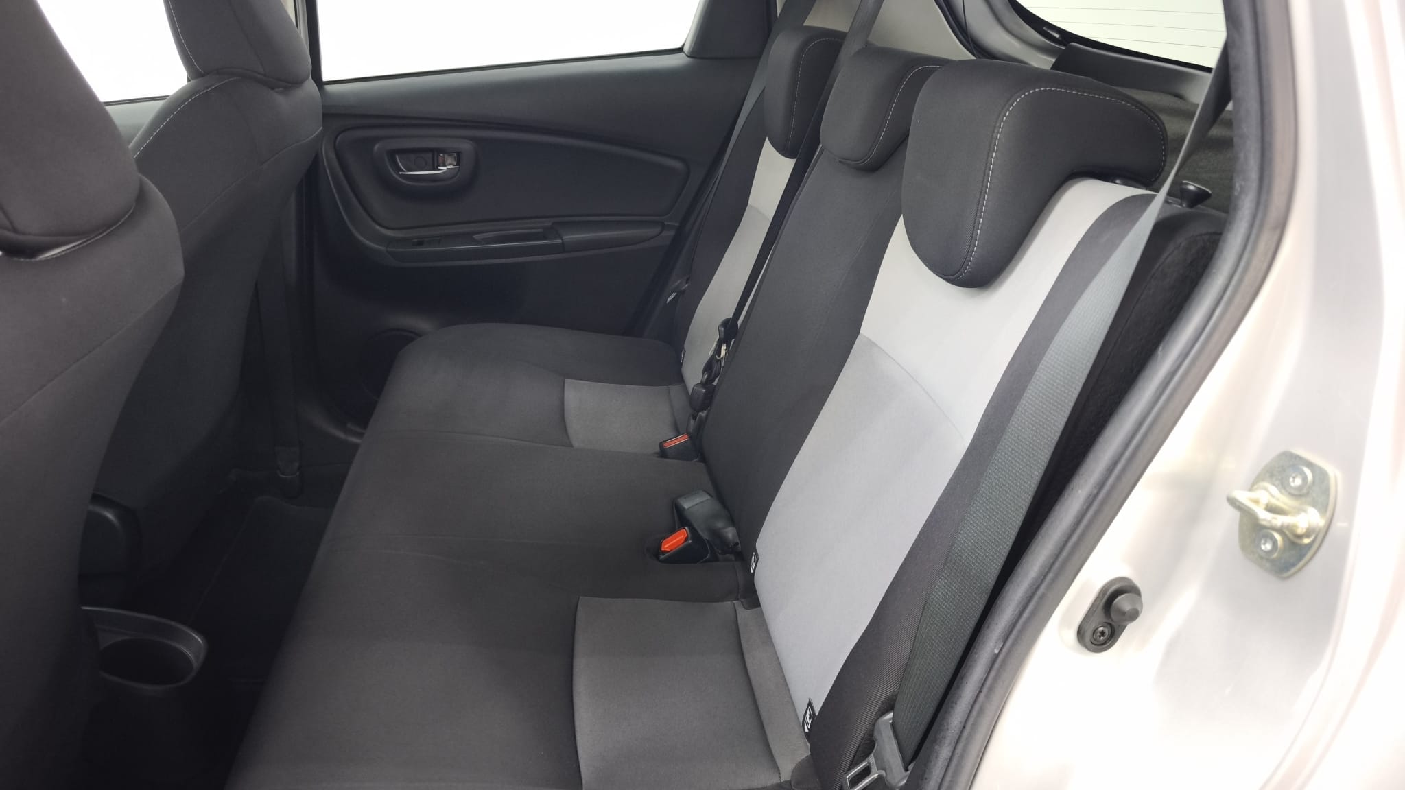 Toyota Yaris - Foto 9