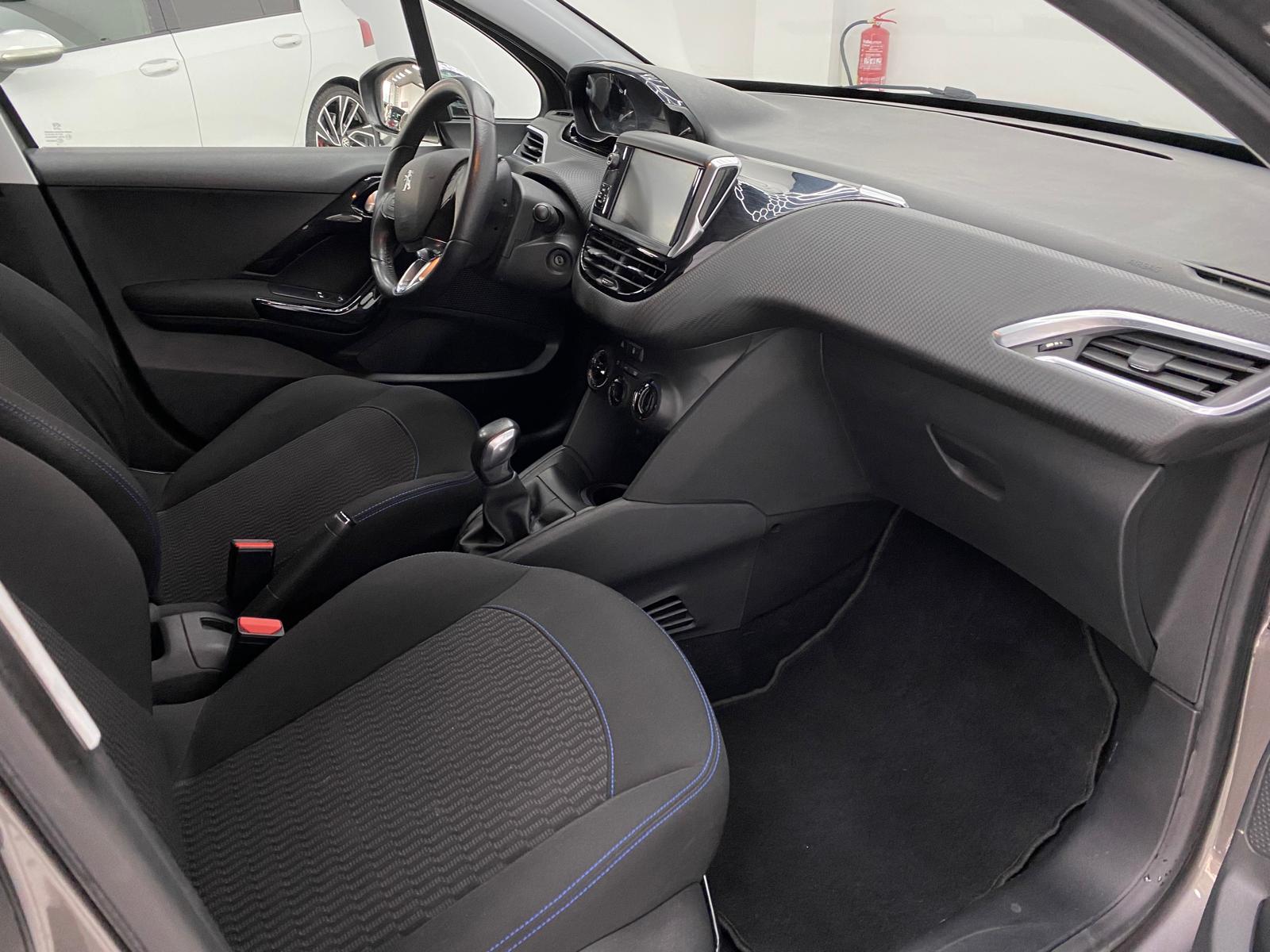Peugeot 208 - Foto 8