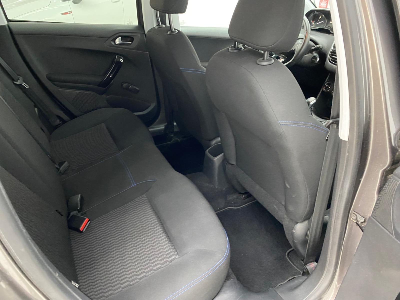 Peugeot 208 - Foto 9