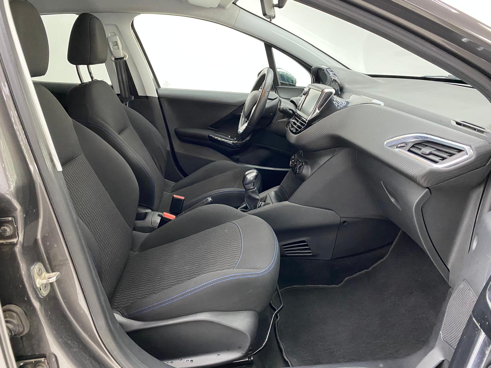 Peugeot 208 - Foto 7