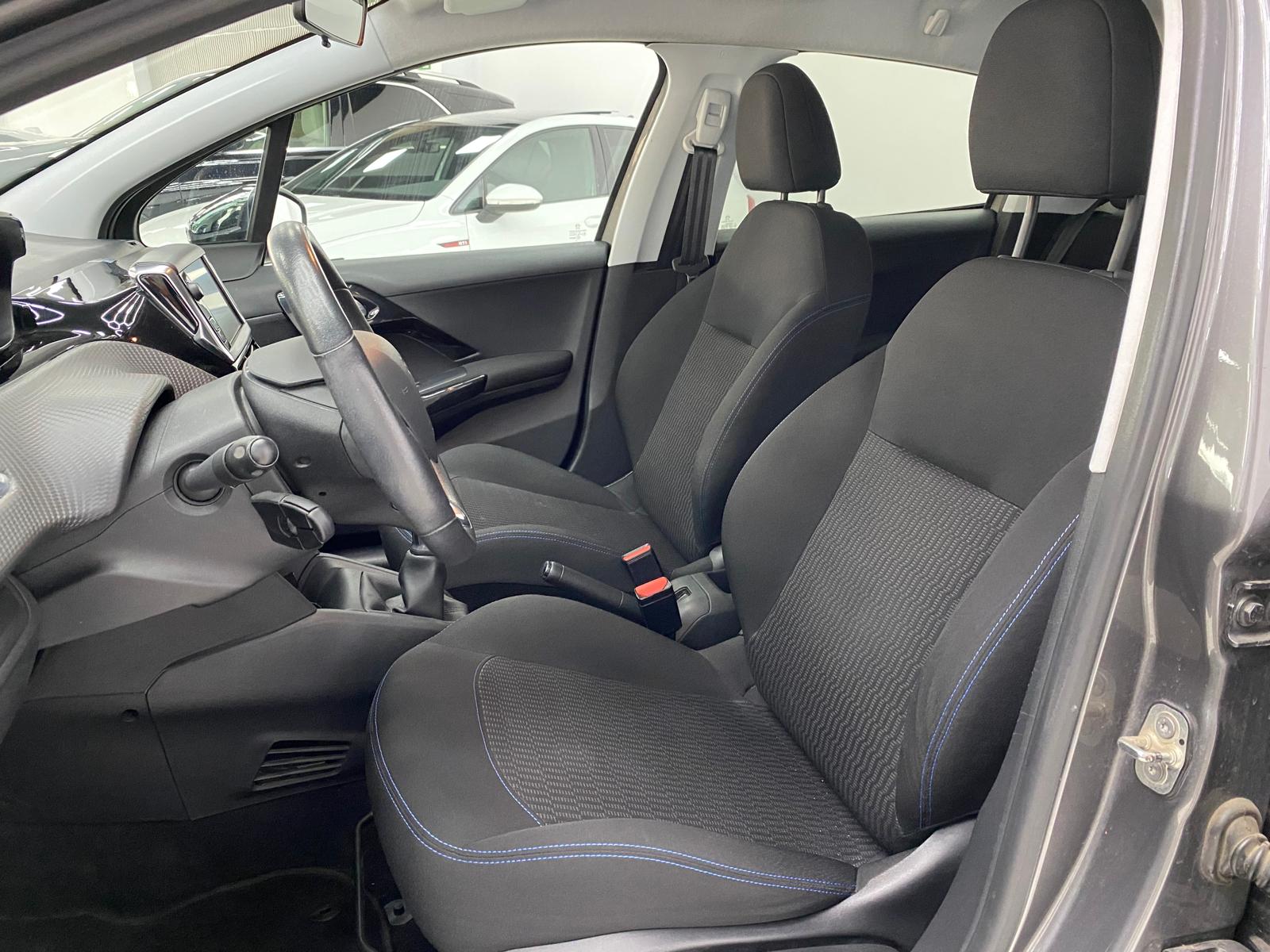 Peugeot 208 - Foto 4