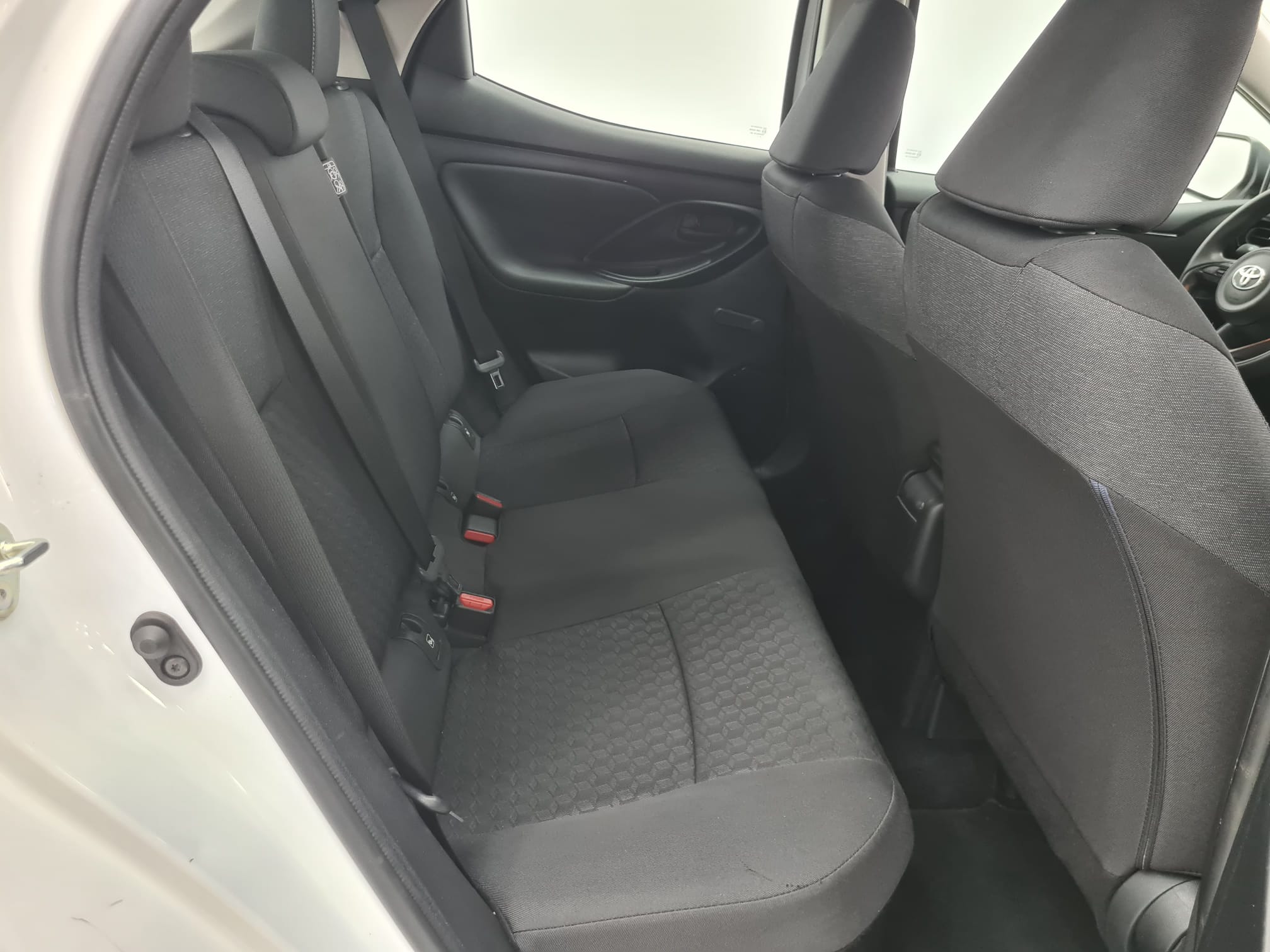 Toyota Yaris - Foto 8