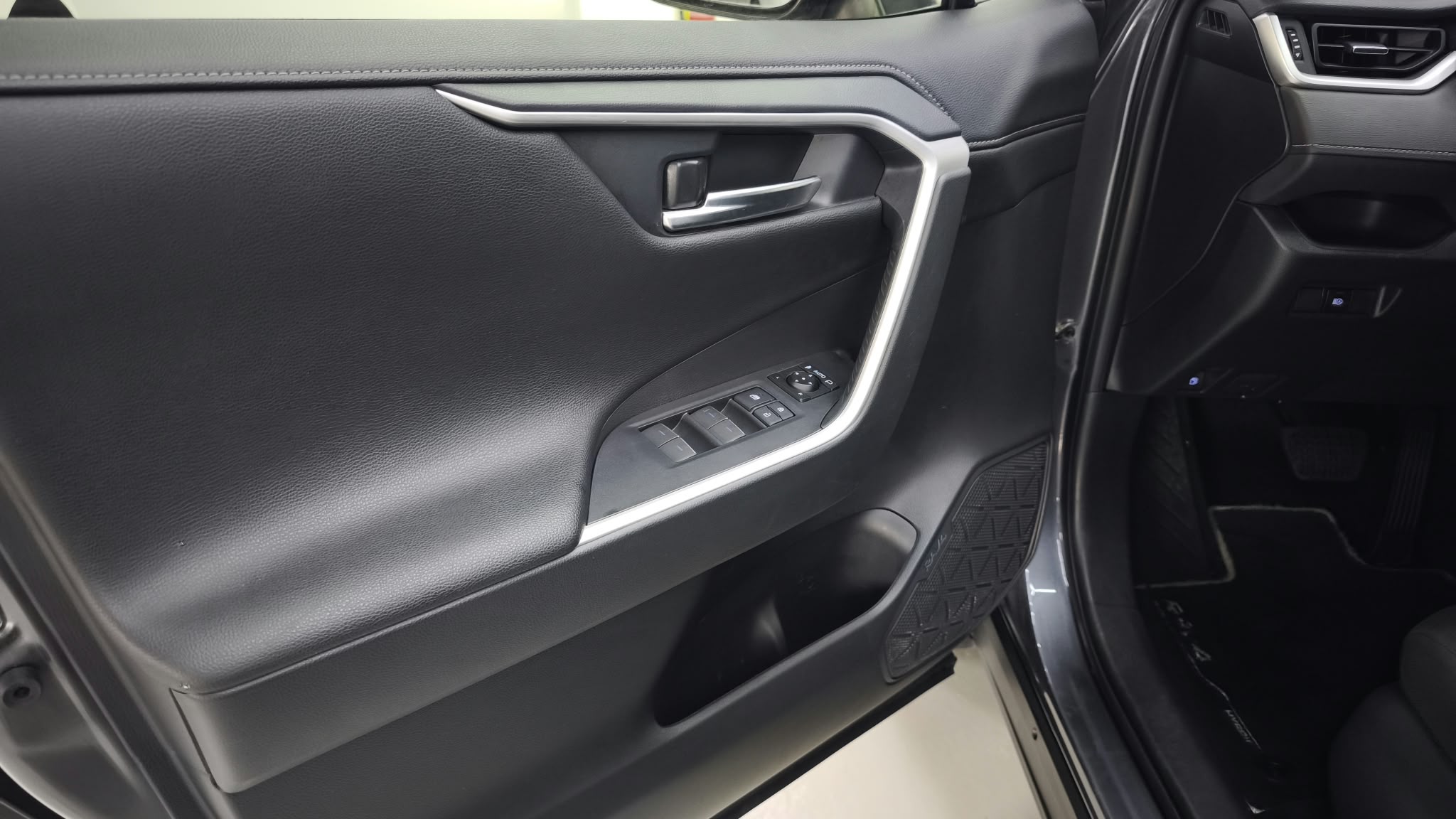 Toyota RAV4 - Foto 12