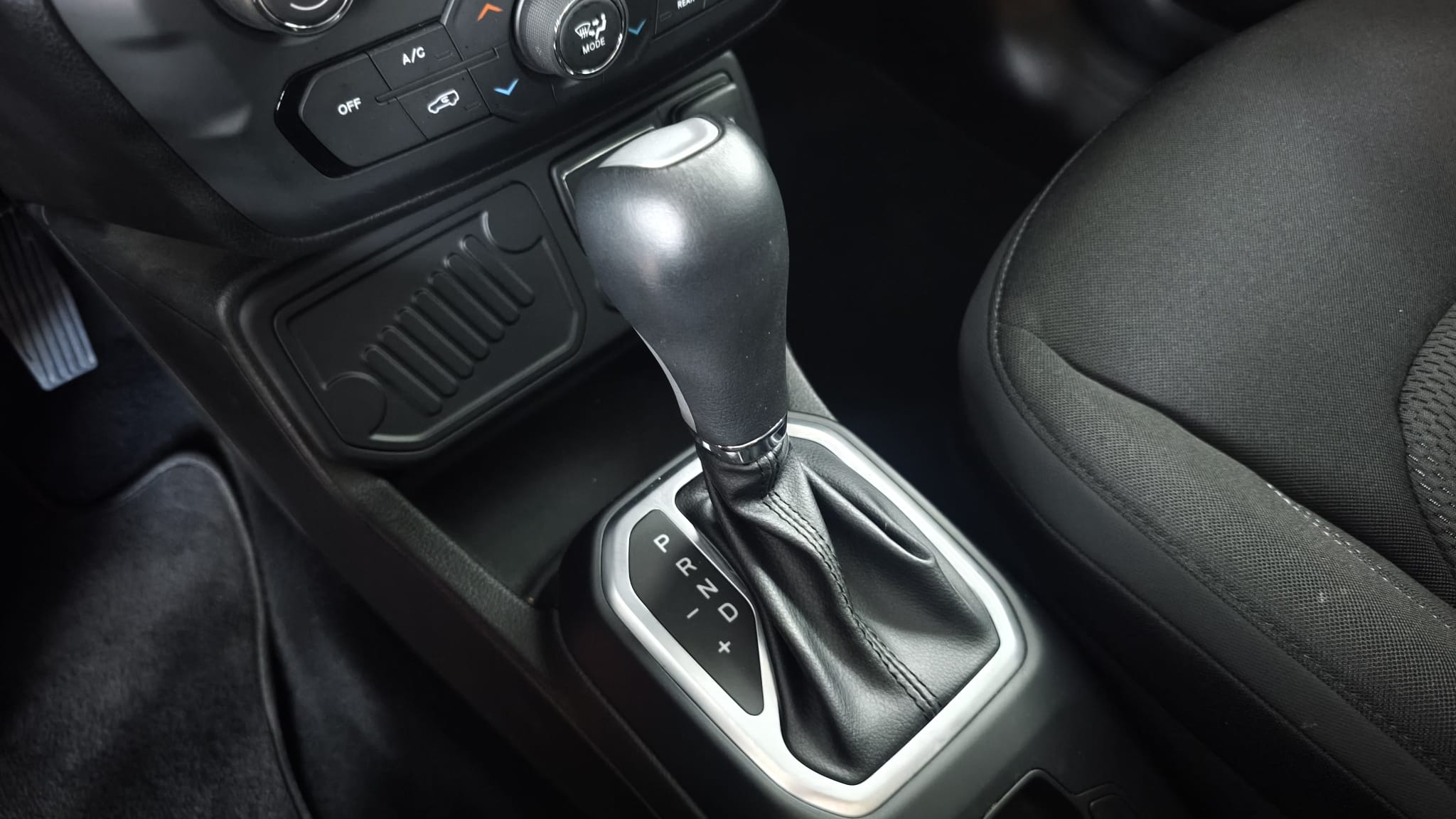 Jeep Renegade - Foto 10