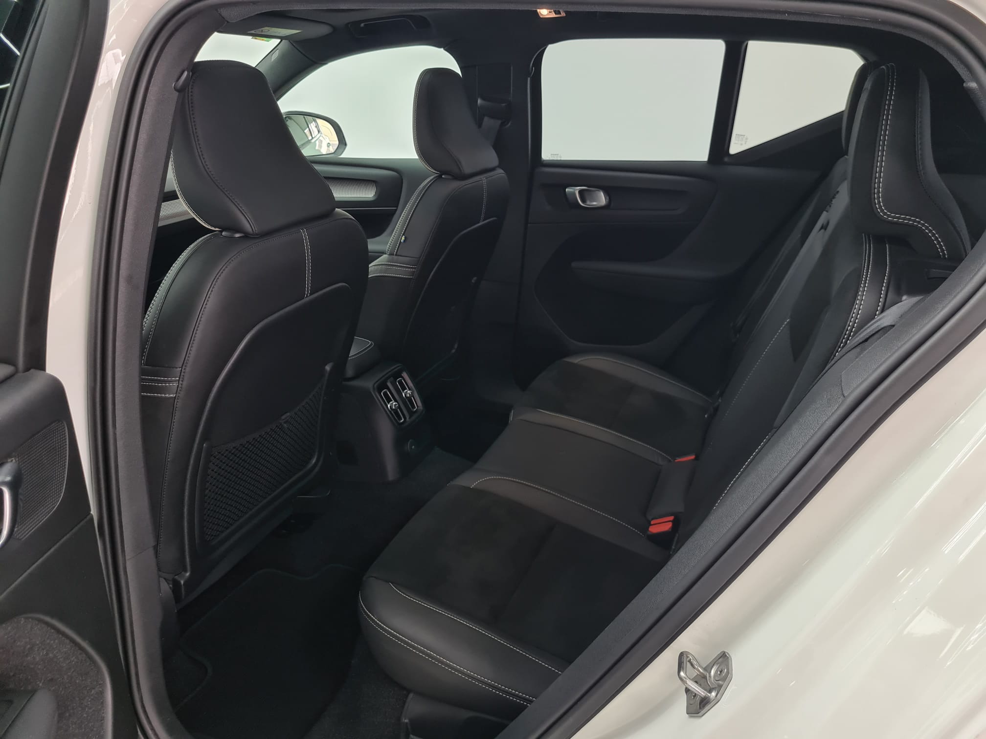 Volvo XC40 - Foto 12