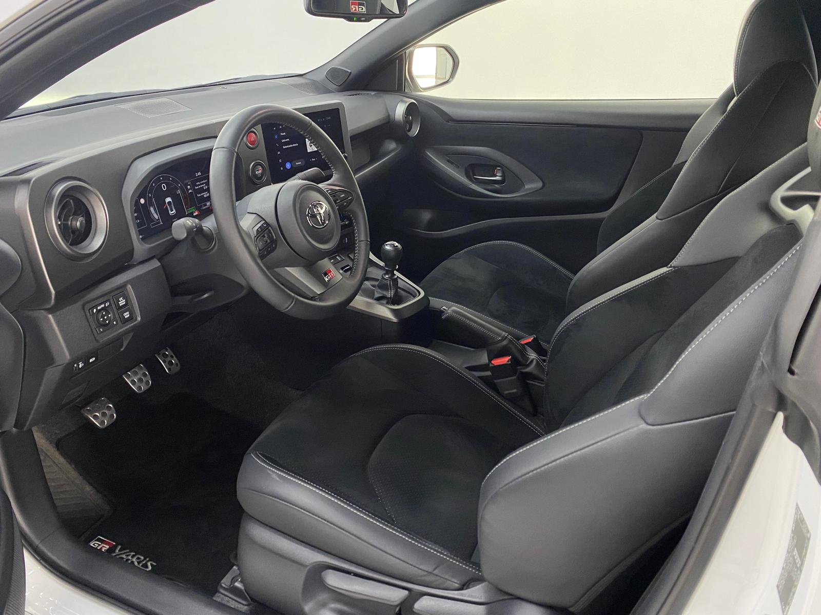 Toyota Yaris - Foto 8