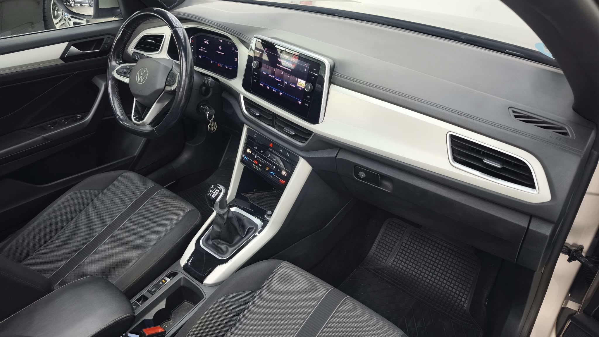 Volkswagen T-Roc - Foto 10
